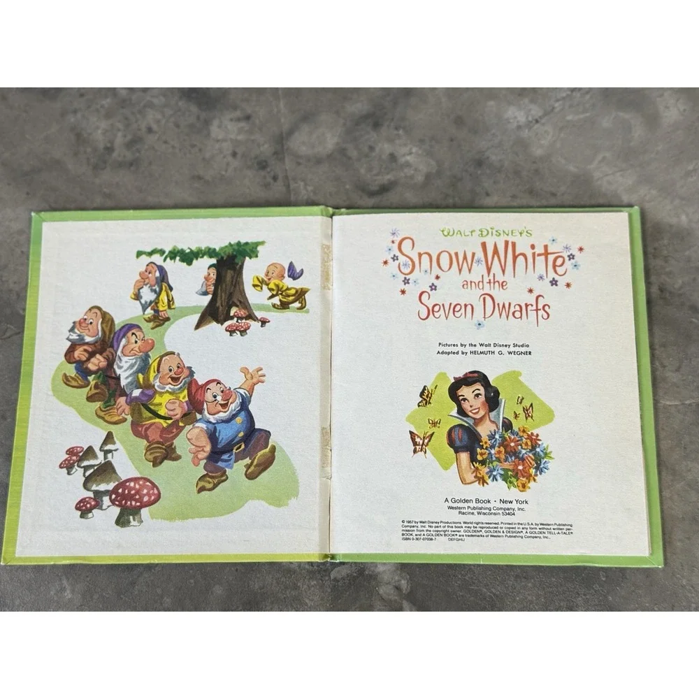 VTG 1957 Walt Disney's Snow White and the Seven Dwarfs Golden Tell-A-Tale Book